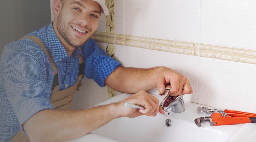 Professional clogged drains services in Farmland, IN